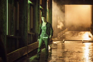 Illustration for article titled First Official Pics of Tomorrow People, The 100 and Star-Crossed!